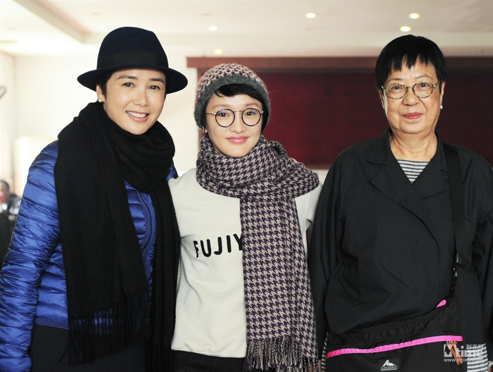 她长得又高又瘦,公鸭嗓女星