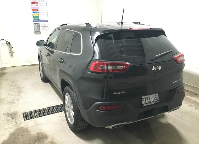 交了途锐订金，竟因销售的原因，加拿大留学生改提“自由光”，