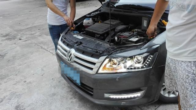 大众新桑塔纳氙气大灯,新款桑塔纳改疝气大灯