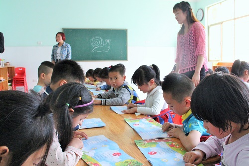 在快乐中成长的孩子,在快乐中学习在学习中成长