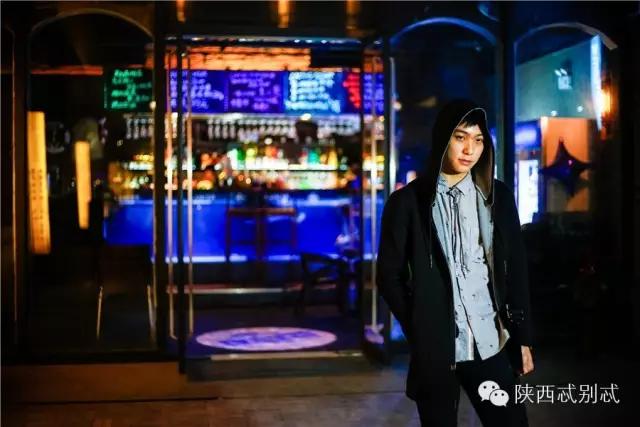 说出你们在酒吧被撩的经历?我面膜笑裂了!丨谁是忒色街拍NO.