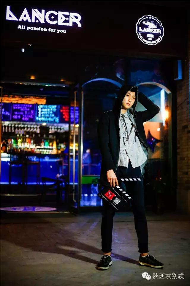 说出你们在酒吧被撩的经历?我面膜笑裂了!丨谁是忒色街拍NO.