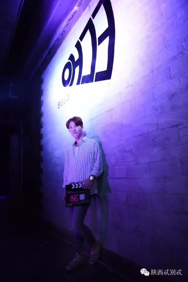 说出你们在酒吧被撩的经历?我面膜笑裂了!丨谁是忒色街拍NO.