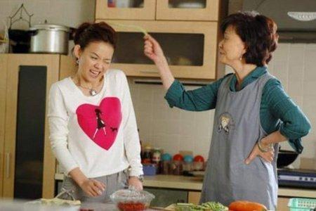 如何面对婆婆啰嗦,婆婆爱管闲事又唠叨