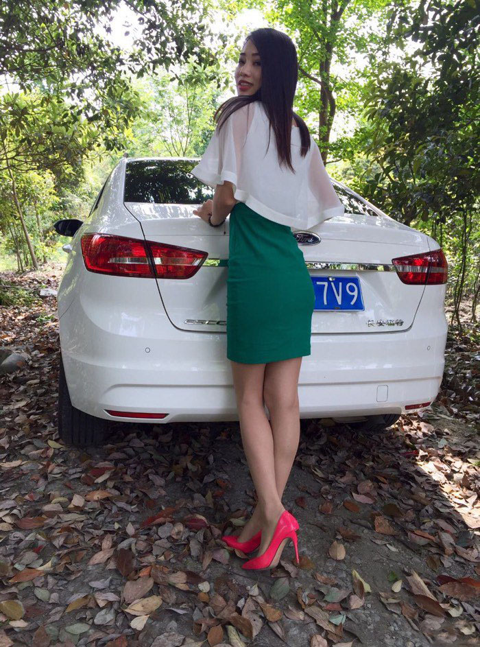 卡罗拉美女提车,卡罗拉对比福睿斯