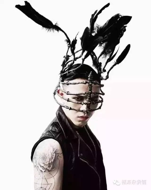 银色灰尘乐队：我想写一首送给DavidBowie的​歌