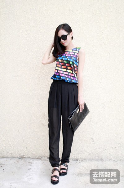 大胖妞穿黑色紧身裤搭配什么上衣,搭t恤的裤子胖mm