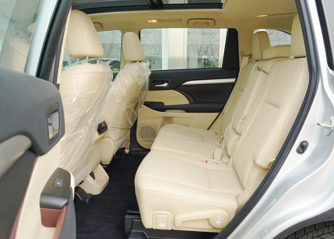 汉兰达2.0四驱尊贵落地价老款,汉兰达2015款3.5l四驱至尊版7座