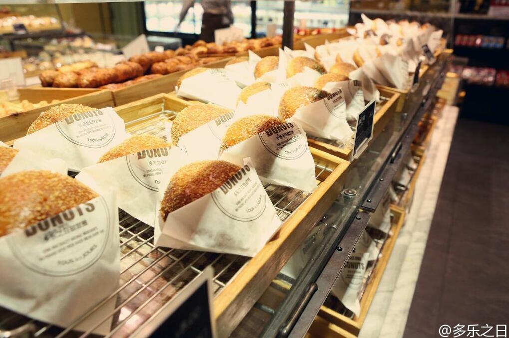 都教授代言服装,都教授北京现代广告