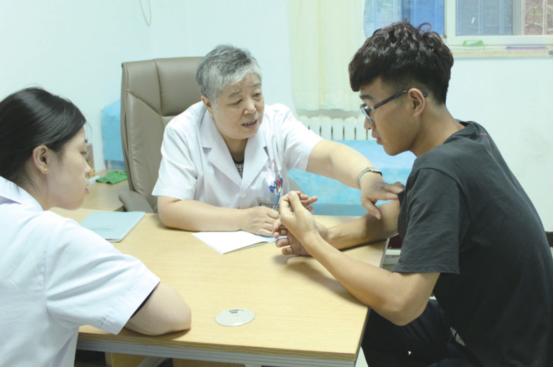 范秀敏专家解析白癜风为何反复发作？