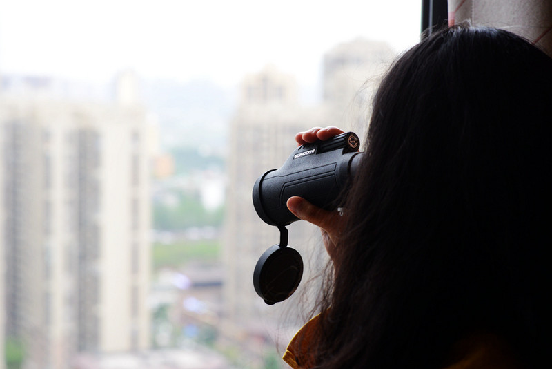 对面妹纸动态全掌握,10X42倍的望远镜体验