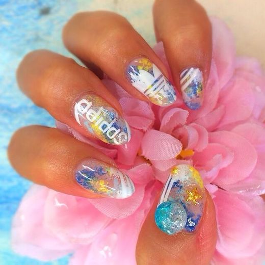 当女人味十足的指彩遇上了男孩风十足的运动品牌会怎么样?