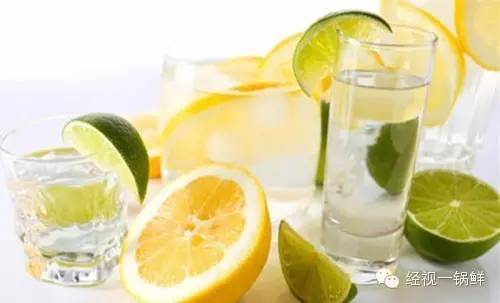 白天喝柠檬水被太阳晒了会变黑吗,蜂蜜柠檬水白天喝皮肤会变黑吗