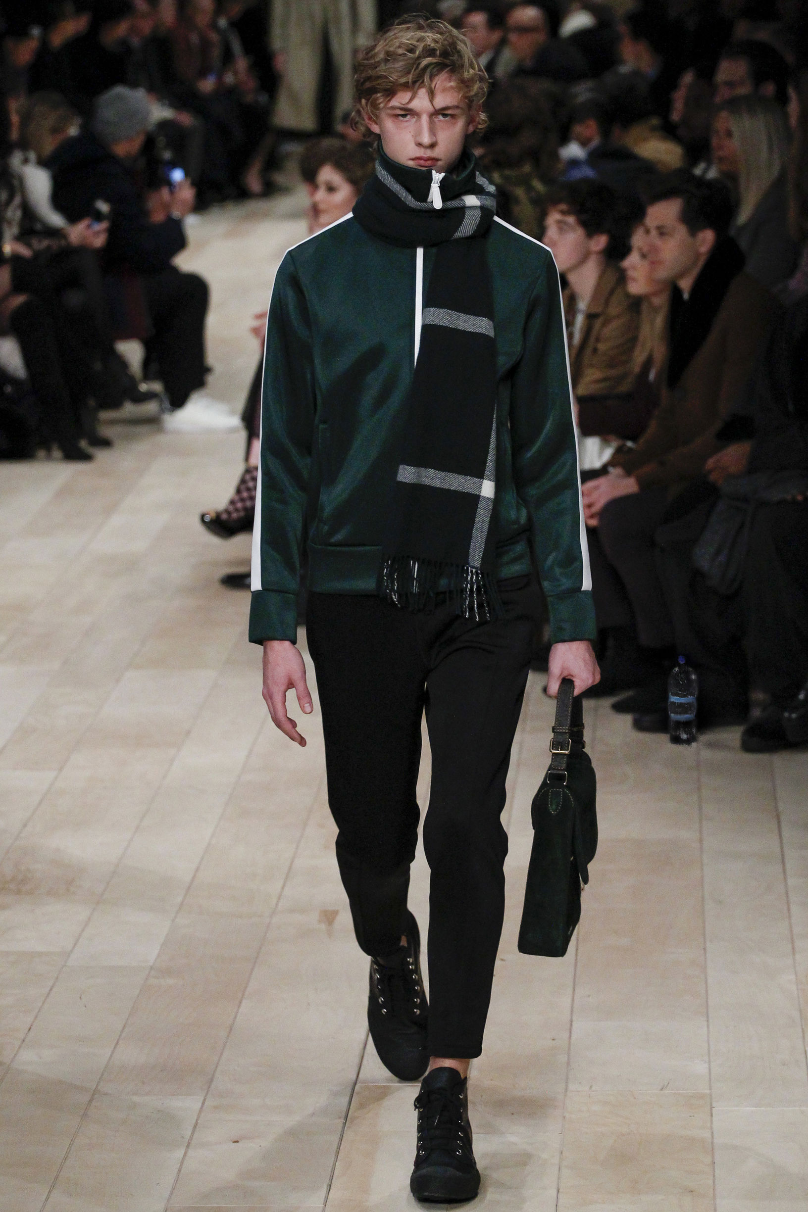 burberry男装街拍,burberry新季迷惑时尚单品男装