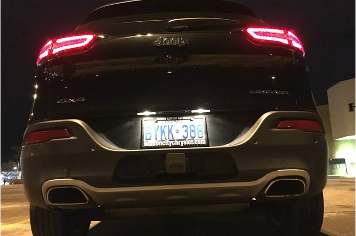 交了途锐订金，竟因销售的原因，加拿大留学生改提“自由光”，