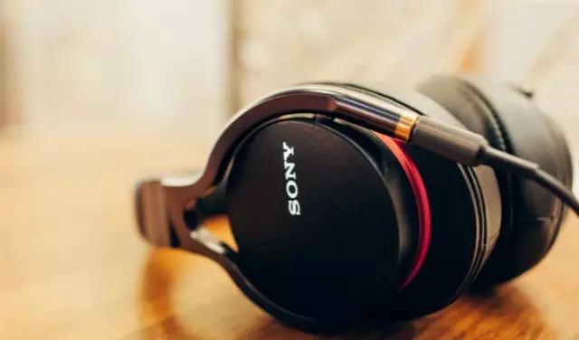 1到2千耳机,从1到100的音频