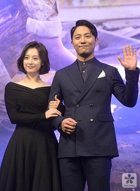 不逊色“双宋”《太后》剧中这对配角CP的情侣装也是非常的牛！