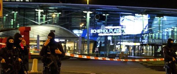 他一个冒充“恐怖分子”的玩笑，却让荷兰的机场关闭了4个小时