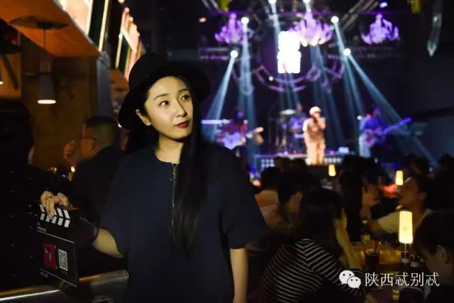 说出你们在酒吧被撩的经历?我面膜笑裂了!丨谁是忒色街拍NO.