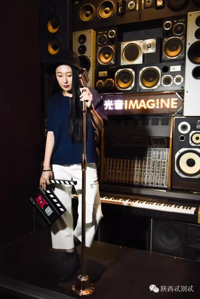 说出你们在酒吧被撩的经历?我面膜笑裂了!丨谁是忒色街拍NO.