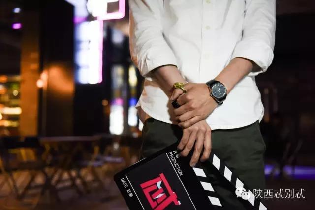 说出你们在酒吧被撩的经历?我面膜笑裂了!丨谁是忒色街拍NO.