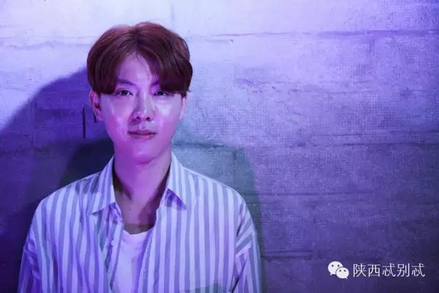 说出你们在酒吧被撩的经历?我面膜笑裂了!丨谁是忒色街拍NO.