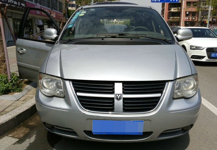 老张放弃宝骏730花7万买二手道奇凯领，舒服有面就是油耗太高