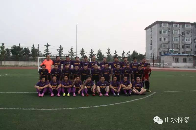 所有人别再拘于眼前的苟且，怀柔首届业余⚽联赛即将开赛，我们在寻找爱⚽的你，还不赶紧跳到球场来？