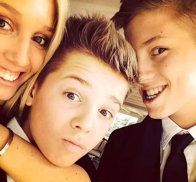 这位美貌多金的小公举，集齐了女神所有的气场！