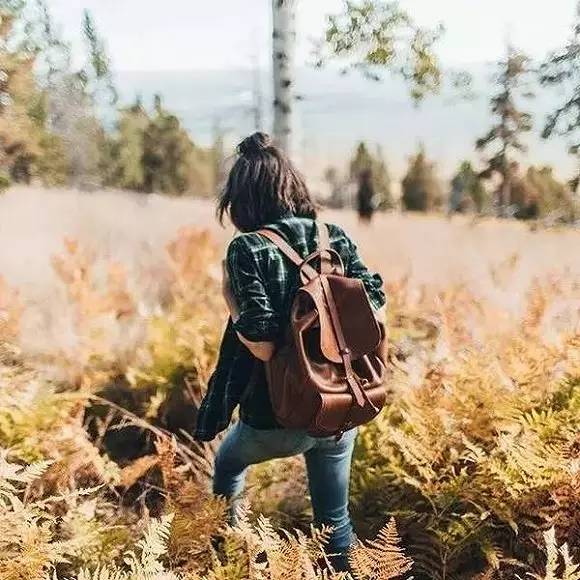 双肩包时髦背法,双肩包省钱