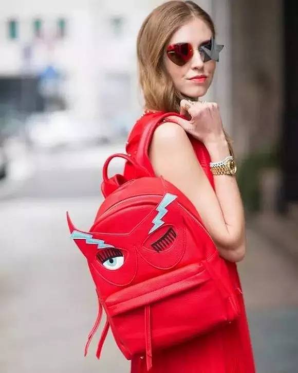 双肩包时髦背法,双肩包省钱