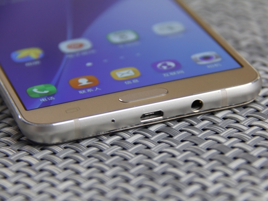 扛大旗的重任,三星galaxyj3评测