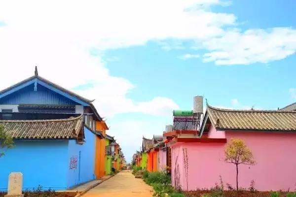 丽江惊现国内第一个彩色村！美的太不像话，像童话！