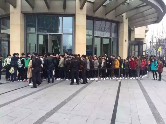 火遍青田乃至全国的国民街鞋NMD，我可以退吗？买完一脸懵逼.....