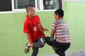 适合7-10岁孩子的课外活动,看孩子运动会好像回到了童年想哭