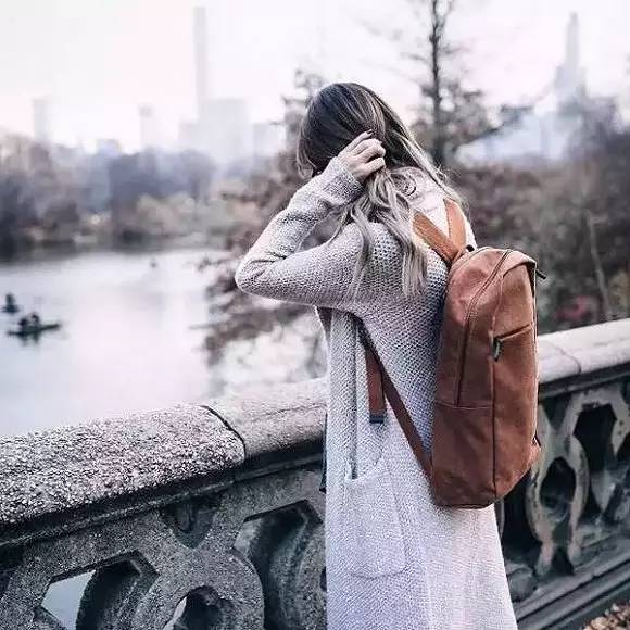 双肩包时髦背法,双肩包省钱