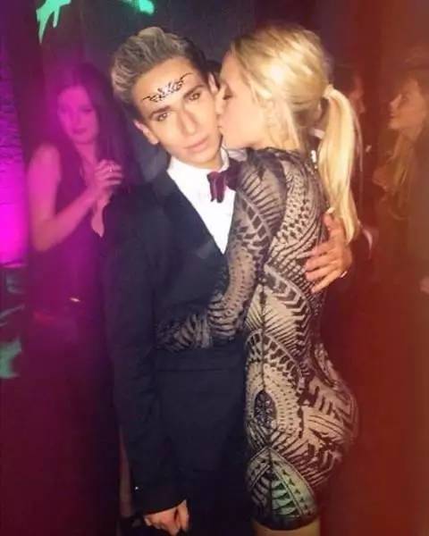 这位美貌多金的小公举，集齐了女神所有的气场！