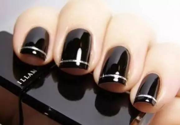 这位美貌多金的小公举，集齐了女神所有的气场！