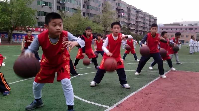 适合7-10岁孩子的课外活动,看孩子运动会好像回到了童年想哭