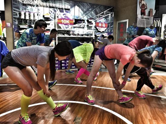 汉马精彩演讲,必迈和特步跑鞋哪个更好