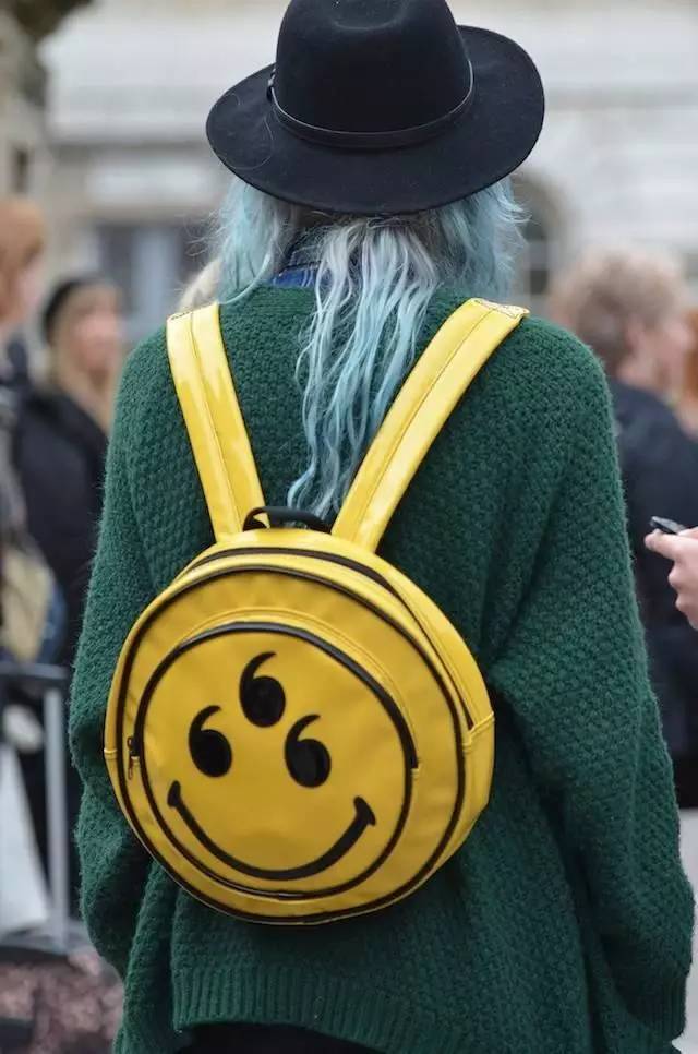 双肩包时髦背法,双肩包省钱