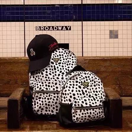 双肩包时髦背法,双肩包省钱