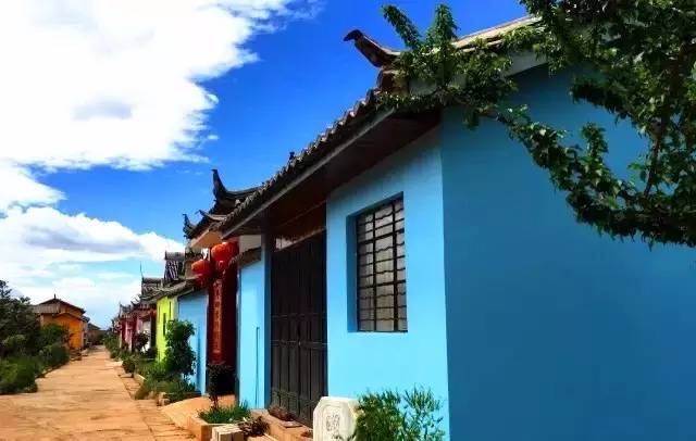 丽江惊现国内第一个彩色村！美的太不像话，像童话！