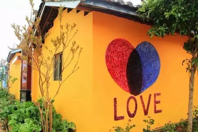 丽江惊现国内第一个彩色村！美的太不像话，像童话！