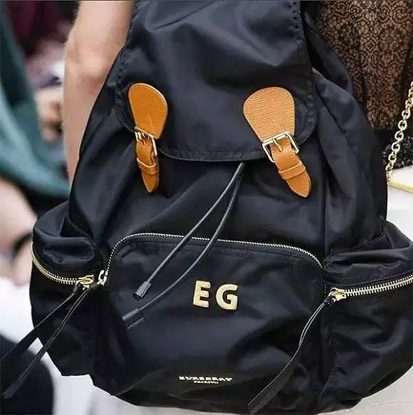 双肩包时髦背法,双肩包省钱