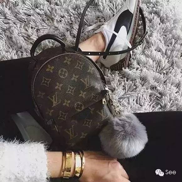 双肩包时髦背法,双肩包省钱