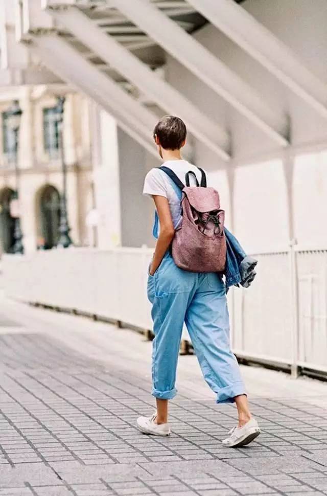 双肩包时髦背法,双肩包省钱