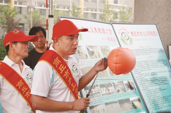 水无情人有义血更浓--记河南省商丘市水上义务救援队发起人、队长黄伟