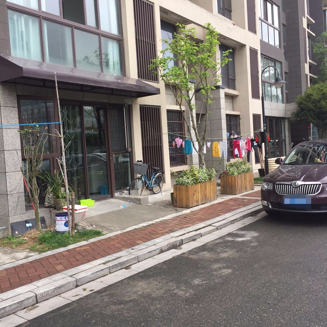 舞场，禁止停车，派舍提香停车位竟然如此！还有世茂湾、荣安花园...