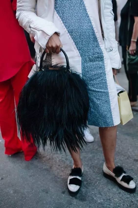 冬天的包包没点毛还能叫时髦？